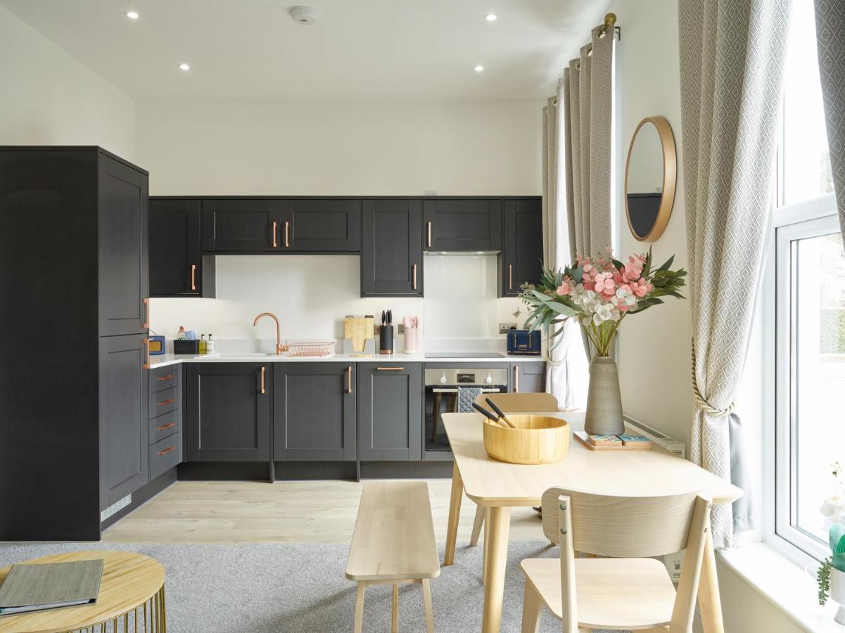 Curb Properties - Super 2 Bed Apartment 5 Min From Town Centre Челтенхам Экстерьер фото