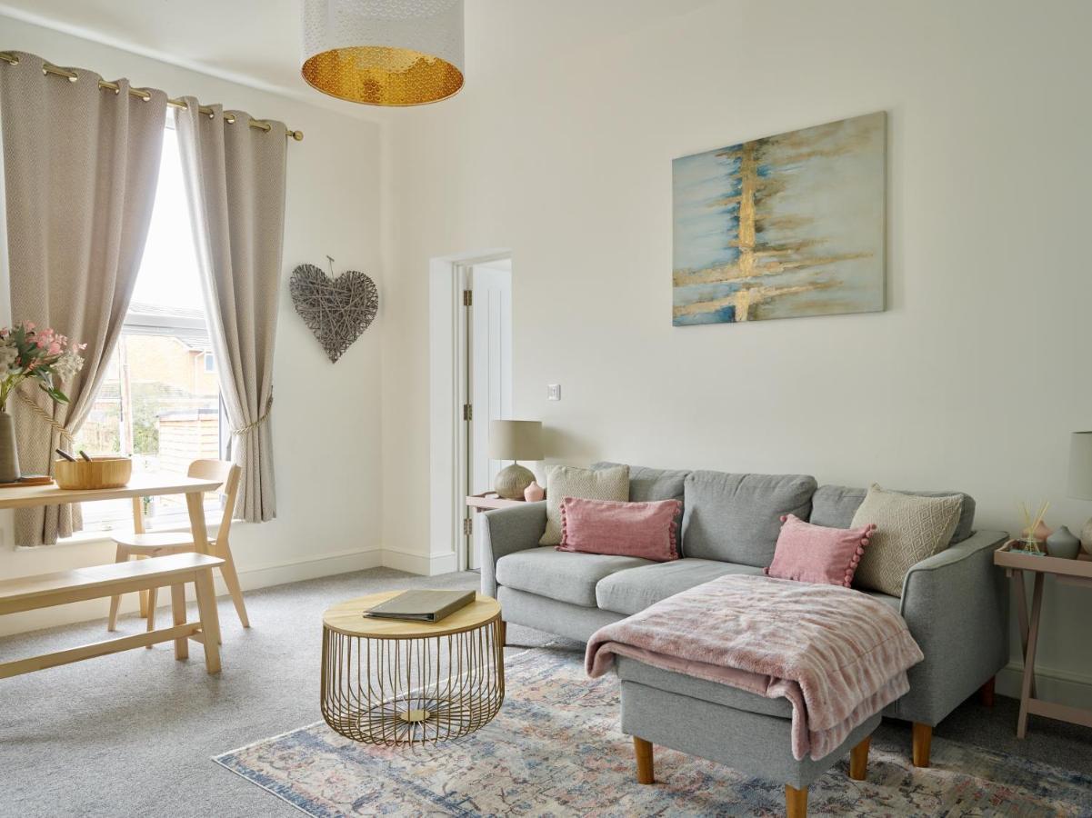 Curb Properties - Super 2 Bed Apartment 5 Min From Town Centre Челтенхам Экстерьер фото