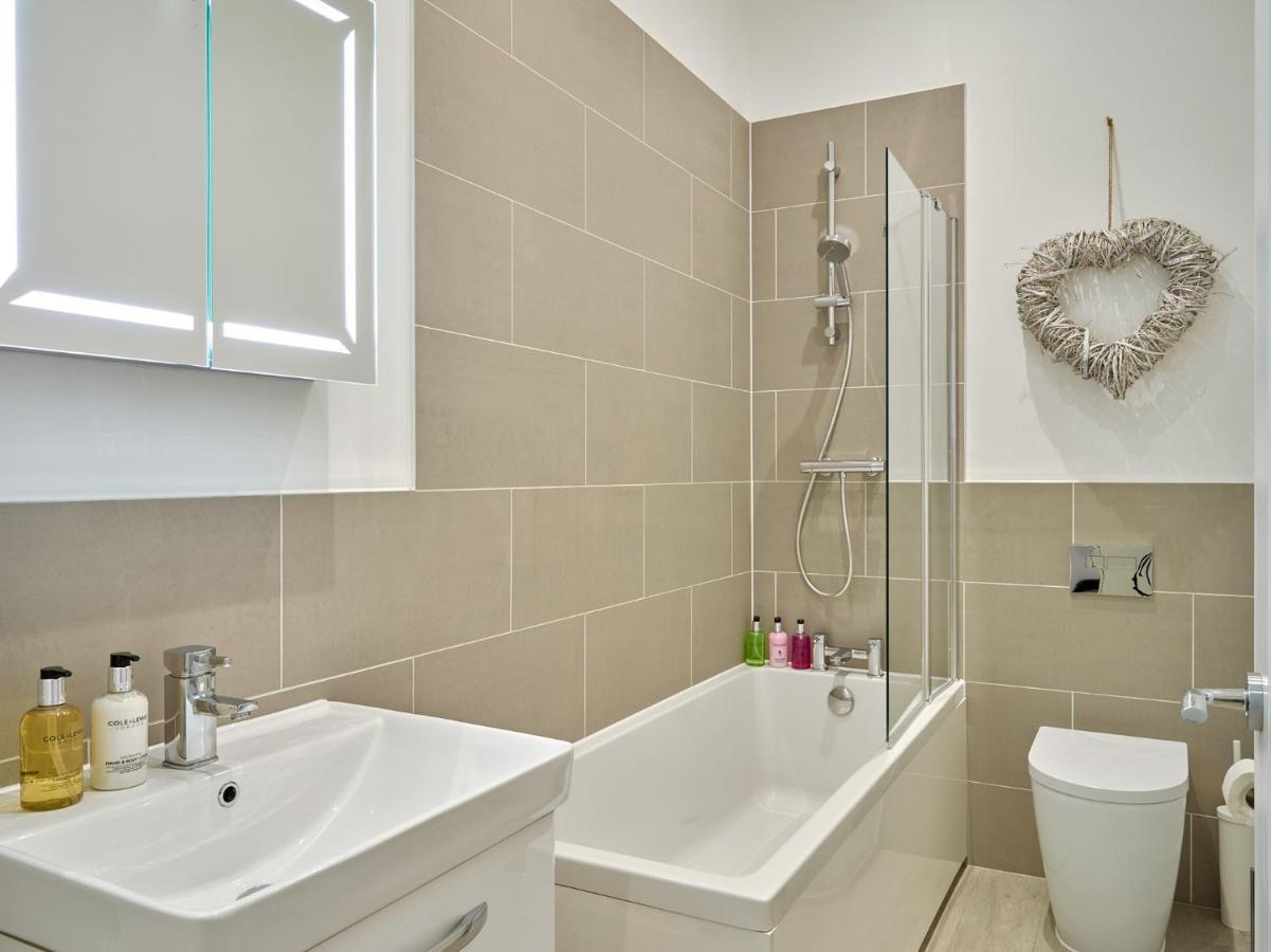 Curb Properties - Super 2 Bed Apartment 5 Min From Town Centre Челтенхам Экстерьер фото